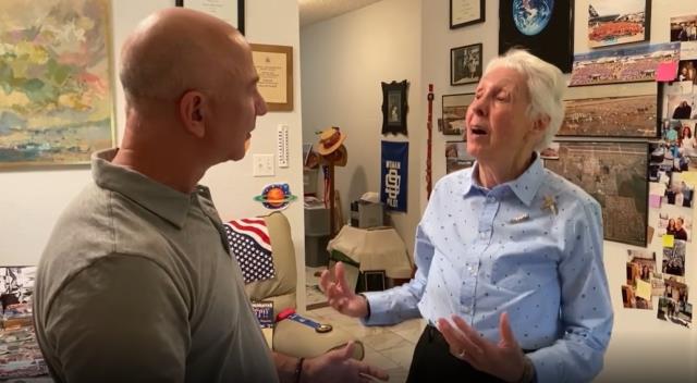 Jeff Bezos ile uzaya uçacak, 82 yaşındaki pilot Wally Funk'ın cesareti takdir topladı