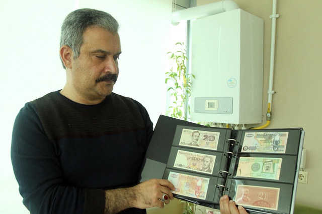 Evi banka gibi! Samsunlu koleksiyoner 40 yılda 105 ülkenin parasını biriktirdi Evi banka gibi! Samsunlu koleksiyoner 40 yılda 105 ülkenin parasını biriktirdi