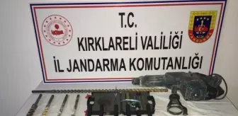 Jandarmadan kaçtıkları araçta 6 dinamit lokumu ve kablolar ele geçirildi