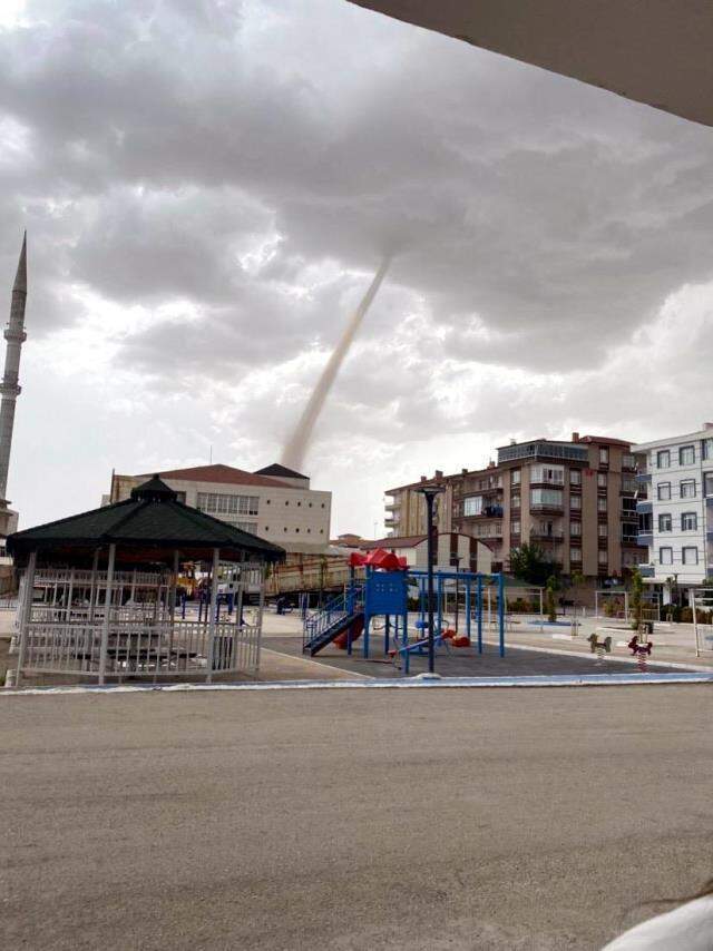 Ankara'da hortum paniği! 10 dakika süren korku dolu anlar kameralara yansıdı
