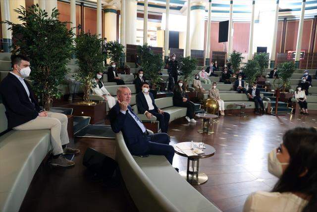 Cumhurbaşkanı Erdoğan'ı gülümseten soru: Darlandığınızda ne yapıyorsunuz? Cumhurbaşkanı Erdoğan'ı gülümseten soru: Darlandığınızda ne yapıyorsunuz?