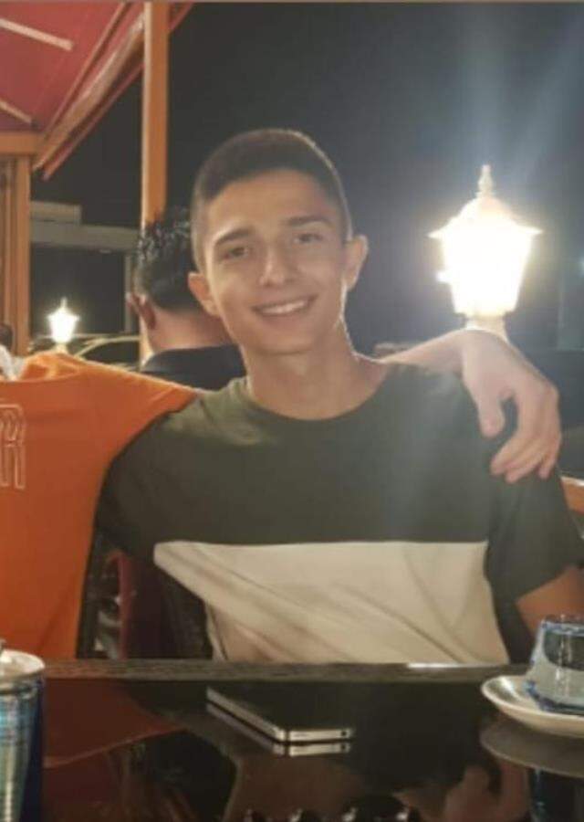 Arkadaşlarından iki kez helallik istedikten sonra nehirde kaybolan Emirhan için umutlu bekleyiş sürüyor Arkadaşlarından iki kez helallik istedikten sonra nehirde kaybolan Emirhan için umutlu bekleyiş sürüyor