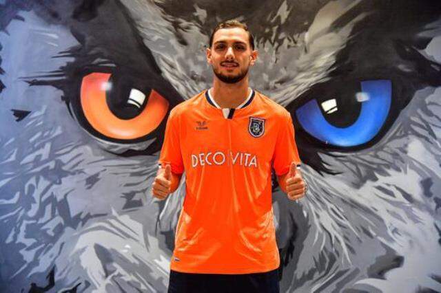 Başakşehir, Ahmet Kutucu'yla 4 yıllık sözleşme imzaladı Başakşehir, Ahmet Kutucu'yla 4 yıllık sözleşme imzaladı