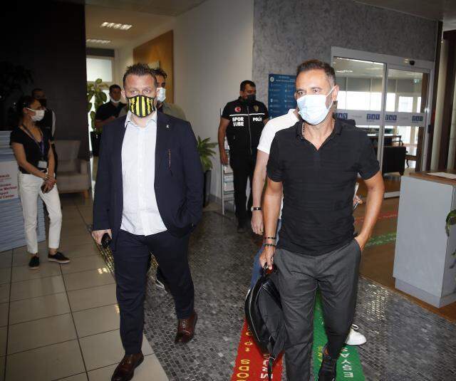 Fenerbahçe'nin yeni teknik direktörü Vitor Pereira, İstanbul'a geldi Fenerbahçe'nin yeni teknik direktörü Vitor Pereira, İstanbul'a geldi