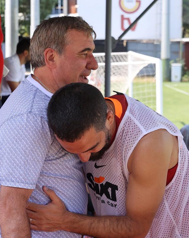 Galatasaray'ın efsaneleri Hagi ve Popescu'dan sürpriz ziyaret