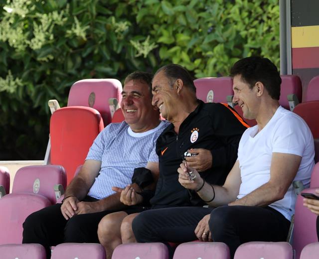 Galatasaray'ın efsaneleri Hagi ve Popescu'dan sürpriz ziyaret