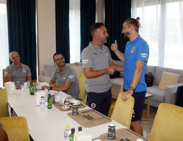 Büyük buluşma gerçekleşti! Vitor Pereira ile Caner Erkin'in samimi fotoğrafına beğeni yağdı Büyük buluşma gerçekleşti! Vitor Pereira ile Caner Erkin'in samimi fotoğrafına beğeni yağdı