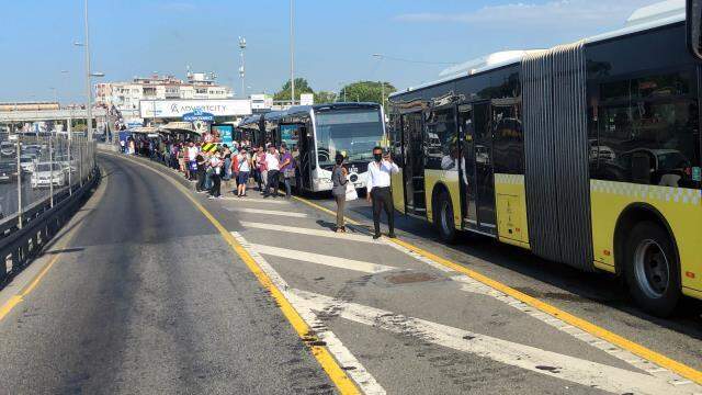 Küçükçekmece'de korkutan metrobüs kazası! Yaralı sayısı çok fazla Küçükçekmece'de korkutan metrobüs kazası! Yaralı sayısı çok fazla