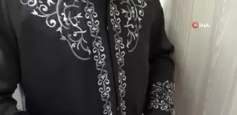 Camide imam, salonda boks antrenörü