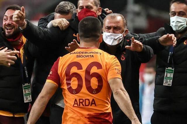 Galatasaray'da Arda Turan'ın maaşına yüzde 100 zam yapılıyor