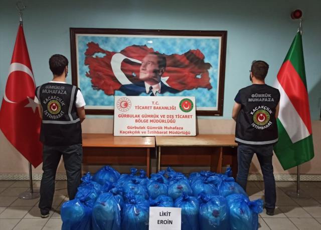 Türkiye'de likit olarak yakalanan en büyük miktar! Ticaret Bakanı Mehmet Muş, bizzat paylaştı Türkiye'de likit olarak yakalanan en büyük miktar! Ticaret Bakanı Mehmet Muş, bizzat paylaştı