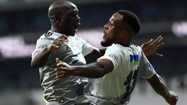 Aboubakar vakası iki! Yeni sözleşme teklifi yapılan Larin'in verdiği yanıt şaşkına çevirdi Aboubakar vakası iki! Yeni sözleşme teklifi yapılan Larin'in verdiği yanıt şaşkına çevirdi