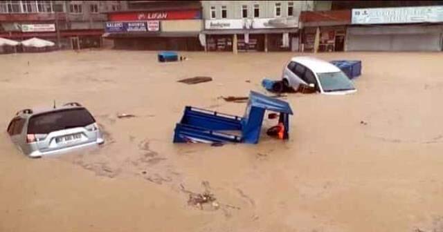 3 ilimiz sele teslim oldu! Dereler taştı, vatandaşlar mahsur kaldı, 1 kişi ise kayıp