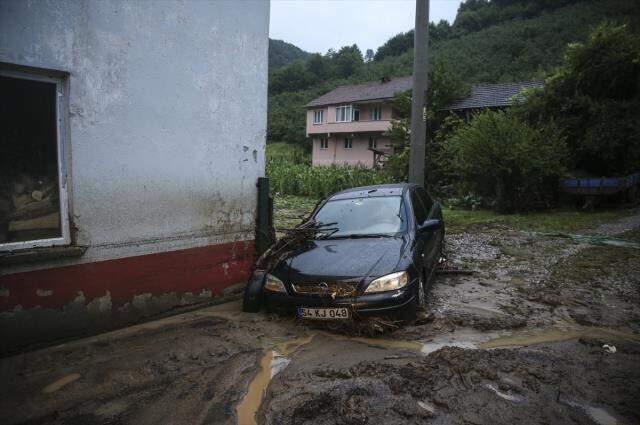 3 ilimiz sele teslim oldu! Dereler taştı, vatandaşlar mahsur kaldı, 1 kişi ise kayıp