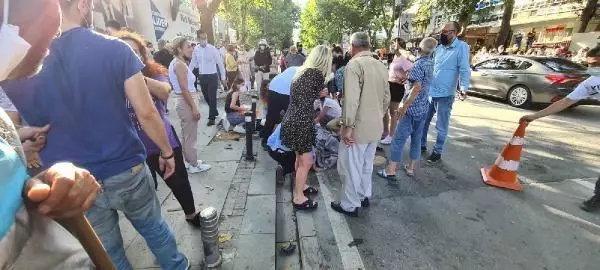 Bağdat Caddesi'nde aşırı hız yapan otomobil önce kadına sonra ağaca çarptı