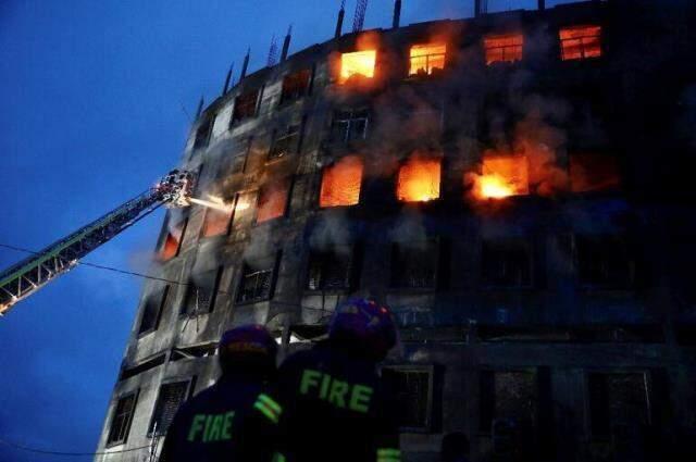 Son Dakika: Bangladeş'te korkutan fabrika yangını! En az 50 kişi yaşamını yitirdi