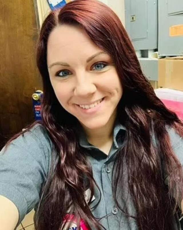 2 çocuk annesi kadın, arabanın içinde 16 yaşındaki çocuğa tecavüz ederken yakalandı 2 çocuk annesi kadın, arabanın içinde 16 yaşındaki çocuğa tecavüz ederken yakalandı