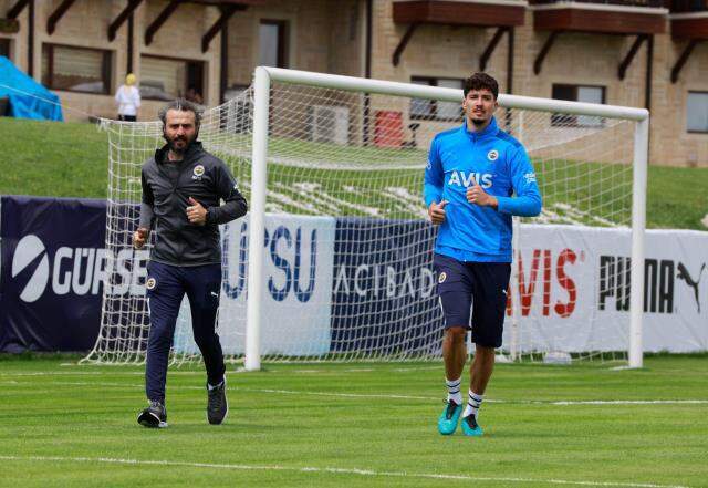 Fenerbahçe'nin gözbebeği Altay Bayındır, formayı Berke Özer'e kaptırabilir Fenerbahçe'nin gözbebeği Altay Bayındır, formayı Berke Özer'e kaptırabilir