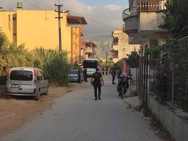Hatay'da korkunç olay! Uzman çavuş önce kız arkadaşını sonra kendisini öldürdü Hatay'da korkunç olay! Uzman çavuş önce kız arkadaşını sonra kendisini öldürdü
