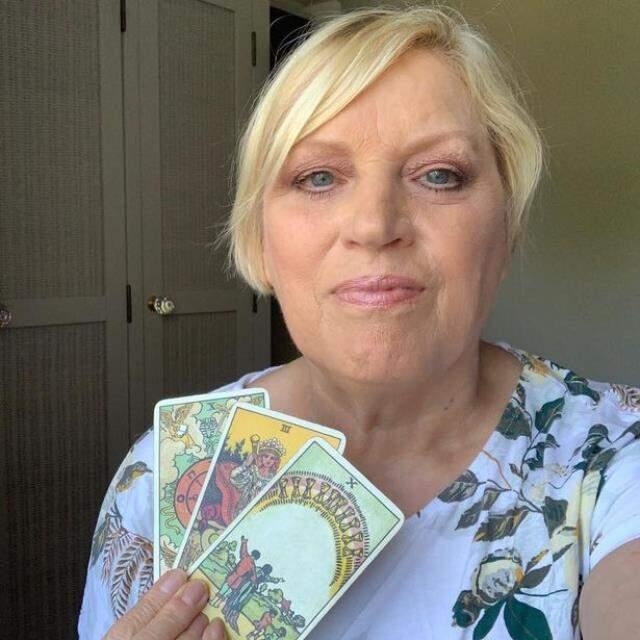 İnsanların kalçalarına bakıp gelecekten haber veren medyum, EURO 2020 finalinde kupaya uzanacak takımı da tahmin etti