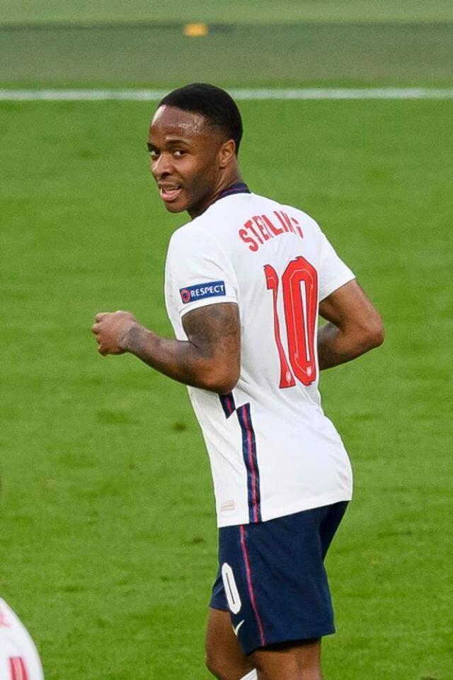 İnsanların kalçalarına bakıp gelecekten haber veren medyum, EURO 2020 finalinde kupaya uzanacak takımı da tahmin etti