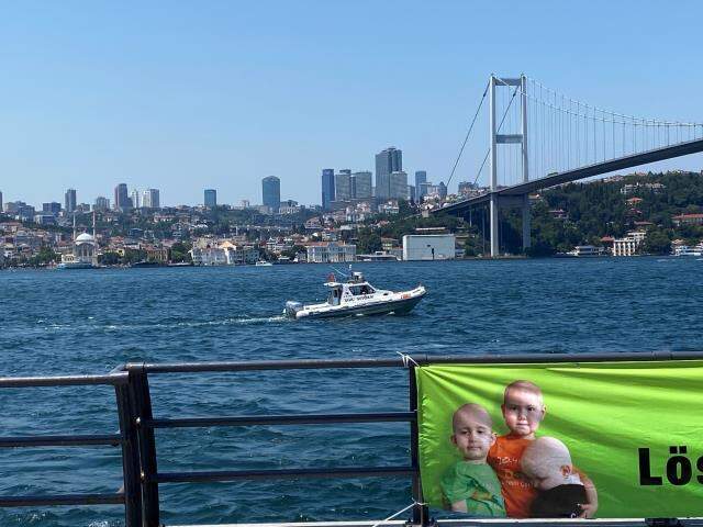 Kuzguncuk'ta denizde ölüm kalım savaşı! Anadolu Ajansı görevlisi, iskeleye kadar geldikten sonra denizin dibine battı Kuzguncuk'ta denizde ölüm kalım savaşı! Anadolu Ajansı görevlisi, iskeleye kadar geldikten sonra denizin dibine battı
