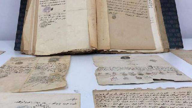 Cumhurbaşkanlığı tarafından aranıyordu! Kadıköy'deki sahaf Osmanlı arşivinin kayıp belgelerini 25 yıl önce çöpte olmuş Cumhurbaşkanlığı tarafından aranıyordu! Kadıköy'deki sahaf Osmanlı arşivinin kayıp belgelerini 25 yıl önce çöpte olmuş
