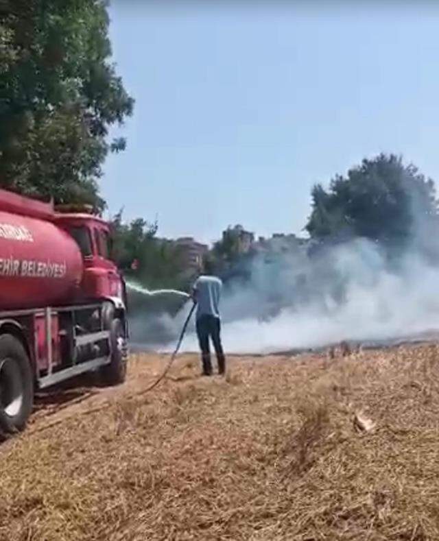 Pişkinliğin bu kadarı! Ormanı yakıp, elini kolunu sallaya sallaya bölgeden ayrıldı Pişkinliğin bu kadarı! Ormanı yakıp, elini kolunu sallaya sallaya bölgeden ayrıldı