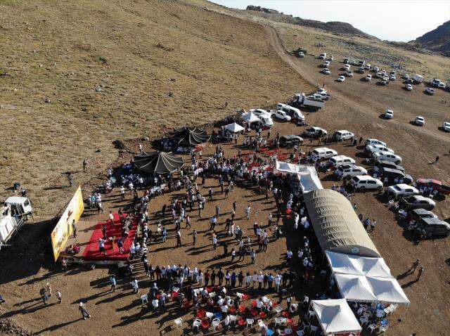 Terörden temizlenen Cudi Dağı havai fişeklerle aydınlandı Terörden temizlenen Cudi Dağı havai fişeklerle aydınlandı