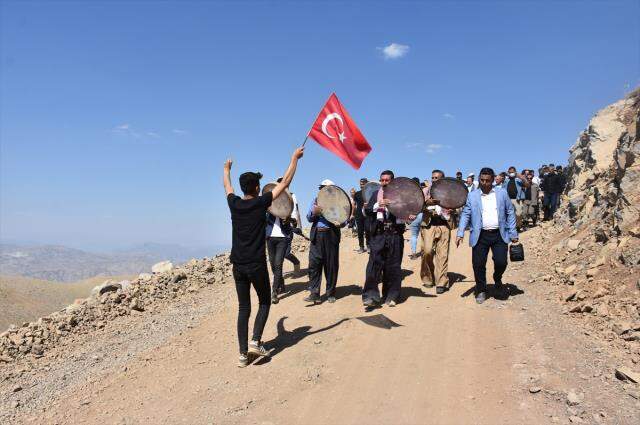 Terörden temizlenen Cudi Dağı havai fişeklerle aydınlandı Terörden temizlenen Cudi Dağı havai fişeklerle aydınlandı