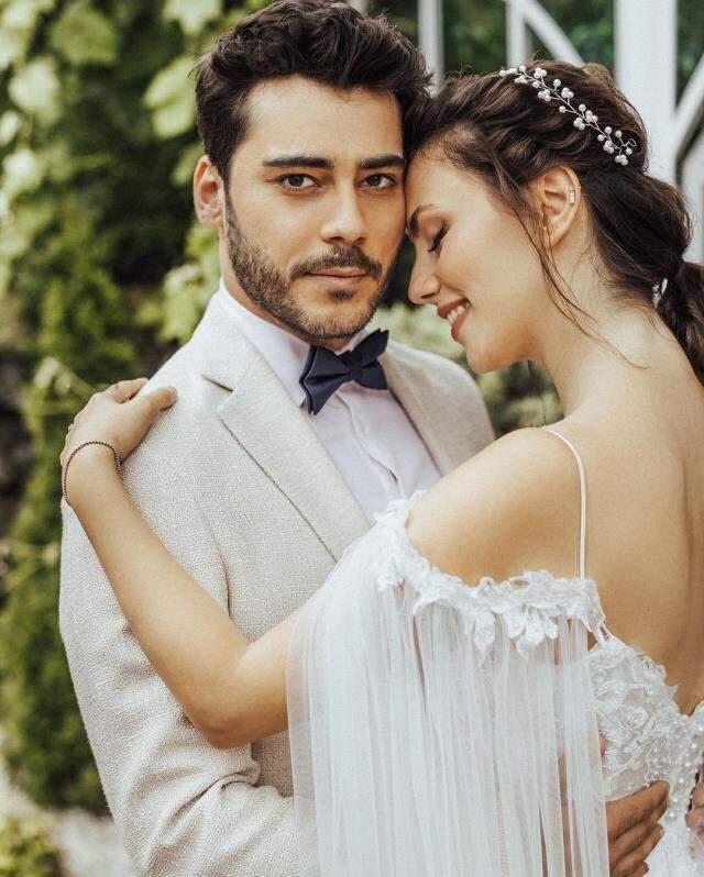 2 sene önce nikah kıyan Berkay Hardal ve Dilan Telkök çifti düğün yaptı