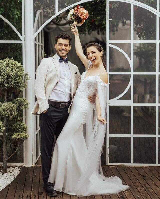 2 sene önce nikah kıyan Berkay Hardal ve Dilan Telkök çifti düğün yaptı