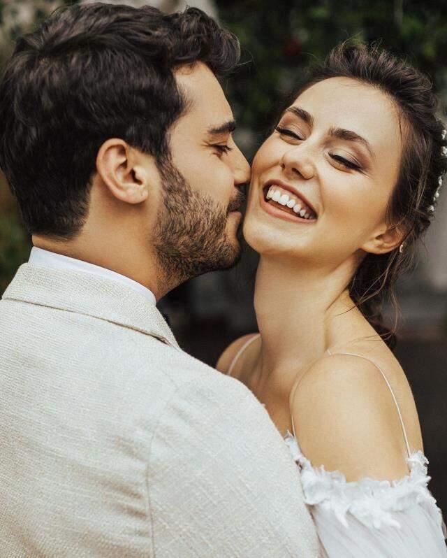 2 sene önce nikah kıyan Berkay Hardal ve Dilan Telkök çifti düğün yaptı