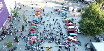 Esenler'de klasik otomobiller ve Retrobüs konseriyle nostalji rüzgarı