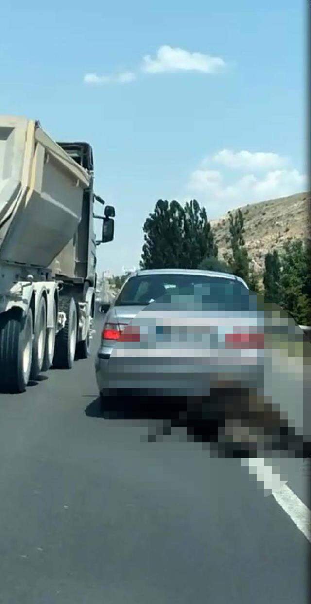 İnsanların içini sızlatan anlar! Ölü ineği arabasıyla sürüklenen şahıs, cezasız kalmadı İnsanların içini sızlatan anlar! Ölü ineği arabasıyla sürüklenen şahıs, cezasız kalmadı