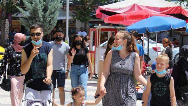 Afyonkarahisar'ın Elmadağ ilçesinin nüfusu, gelen gurbetçiler sayesinde 20 binden 200 bine çıktı Afyonkarahisar'ın Elmadağ ilçesinin nüfusu, gelen gurbetçiler sayesinde 20 binden 200 bine çıktı