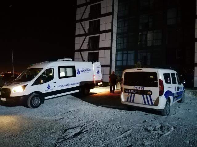 Kötü koku şikayetiyle eve giren ekipler, bir haftadır haber alınamayan şahsın cansız bedeniyle karşılaştı Kötü koku şikayetiyle eve giren ekipler, bir haftadır haber alınamayan şahsın cansız bedeniyle karşılaştı