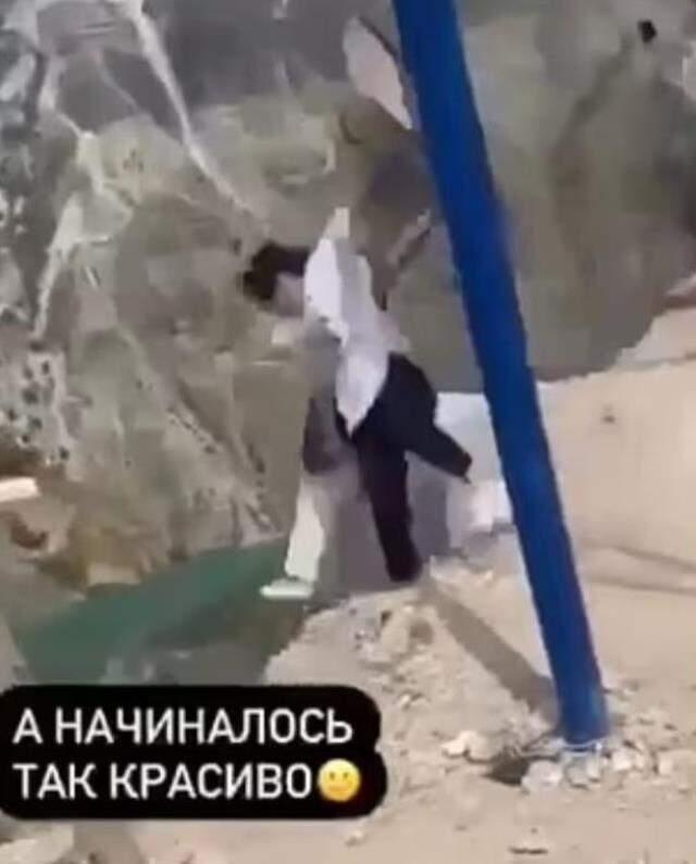 Rusya'da iki kadın uçurumun kenarındaki salıncaktan düştü! O anlar kamerada