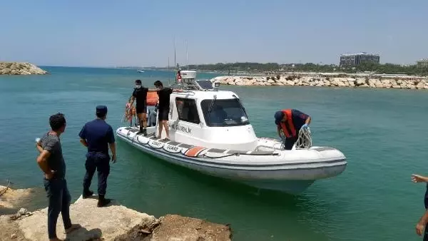 Sahilde fotoğraf çektirip denizde kaybolan liselinin cansız bedenini paraşütçü buldu