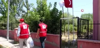 Varto'da Kur'an kursu öğrencilerine giyim yardımı