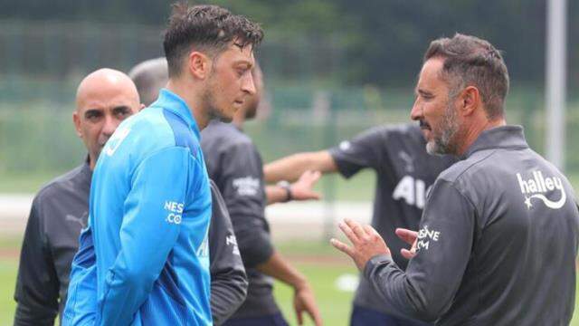 Vitor Pereira, hücum ve savunma stratejilerini oyuncularına ezberletti! İşte F.Bahçe'nin yeni sistemi Vitor Pereira, hücum ve savunma stratejilerini oyuncularına ezberletti! İşte F.Bahçe'nin yeni sistemi