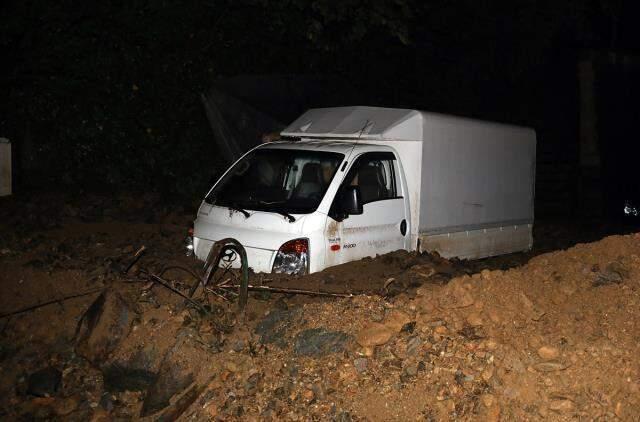 Hasarın seviyesi gün ağarınca belli oldu! Rize'deki sel felaketinde: 2 kişi oldu, 6 kişi kayıp Hasarın seviyesi gün ağarınca belli oldu! Rize'deki sel felaketinde: 2 kişi oldu, 6 kişi kayıp