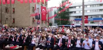 Isparta'da binlerce kişi demokrasi nöbetinde