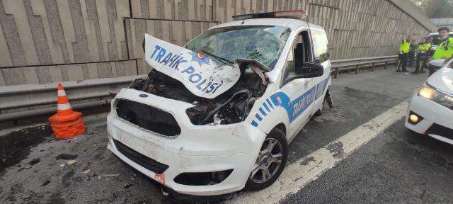 Otoyolda zincirleme trafik kazası: 2'si polis 3 yaralı Otoyolda zincirleme trafik kazası: 2'si polis 3 yaralı