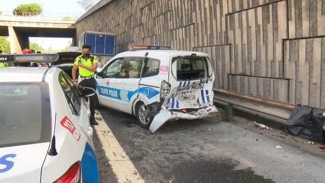 Otoyolda zincirleme trafik kazası: 2'si polis 3 yaralı Otoyolda zincirleme trafik kazası: 2'si polis 3 yaralı