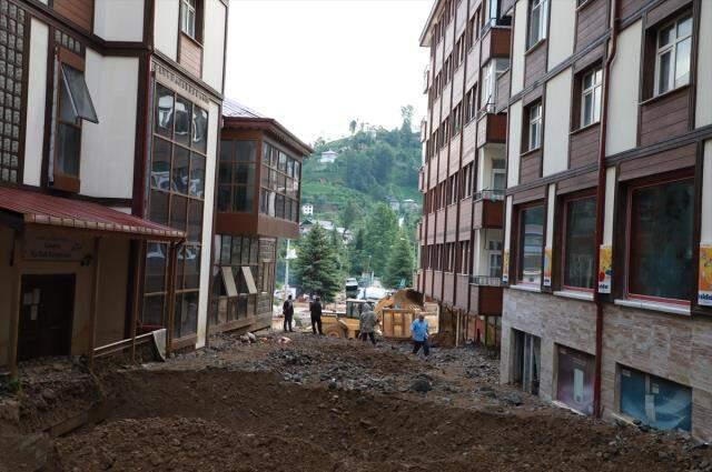 Rize'de sel ve heyelan afetinin hasarı gün ağarınca ortaya çıktı Rize'de sel ve heyelan afetinin hasarı gün ağarınca ortaya çıktı