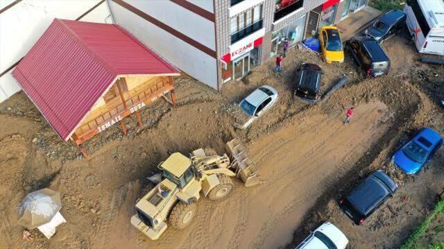 Rize'de sel ve heyelan afetinin hasarı gün ağarınca ortaya çıktı Rize'de sel ve heyelan afetinin hasarı gün ağarınca ortaya çıktı