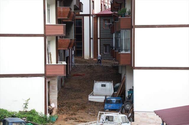 Rize'de sel ve heyelan afetinin hasarı gün ağarınca ortaya çıktı Rize'de sel ve heyelan afetinin hasarı gün ağarınca ortaya çıktı