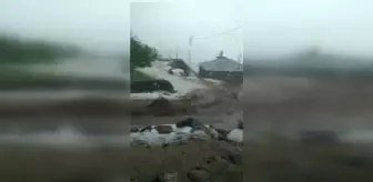 Son Dakika | Sel ev, ahır ve tarım aletlerine zarar verdi