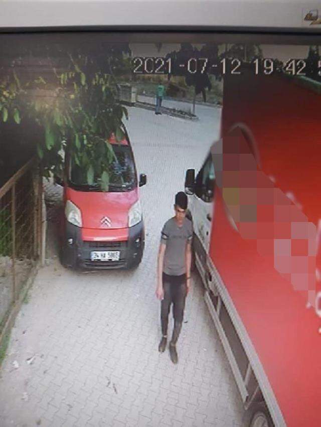 Boğazını sıkıp, cinsel istismara kalkıştığı genç kızı sesler gelince bırakmış